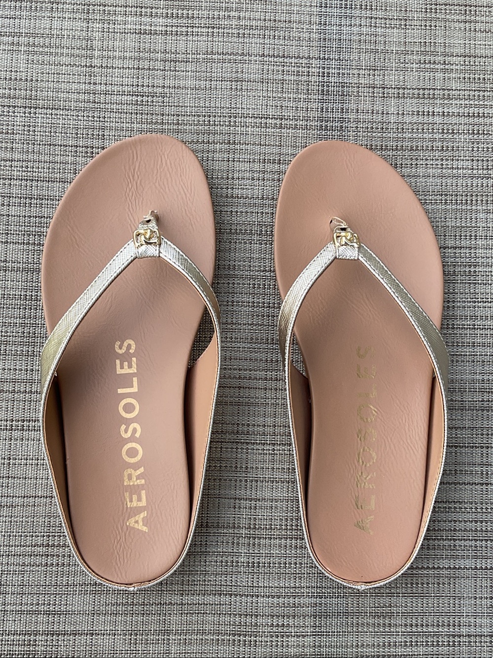 NWOB AERSOLES Fisher Metallic Gold Thong Sandals Size 6